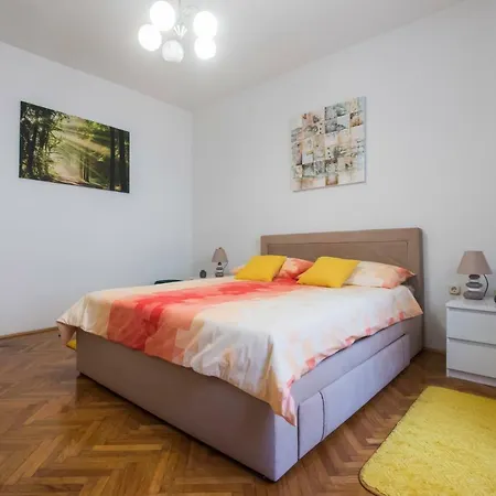 Apartment T&m With Parking In The Old Town