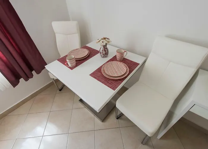 T&m With Parking In The Old Town Zára