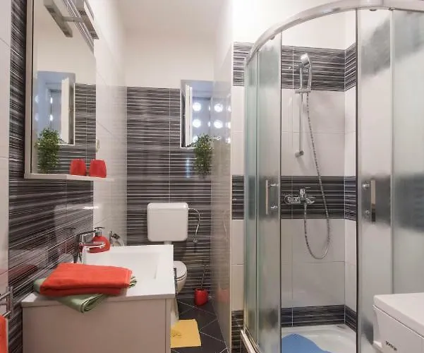 T&m With Parking In The Old Town Apartman