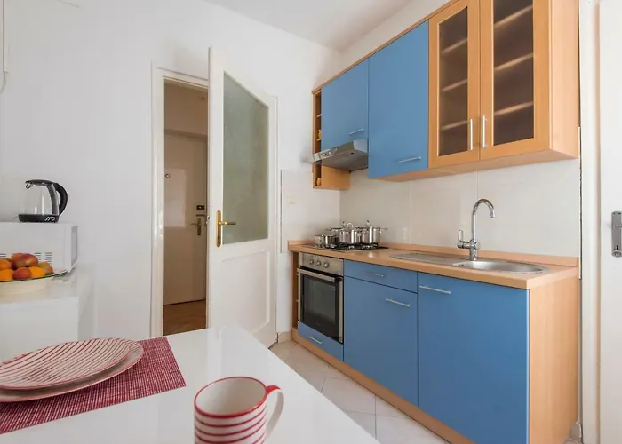 T&m With Parking In The Old Town Apartman